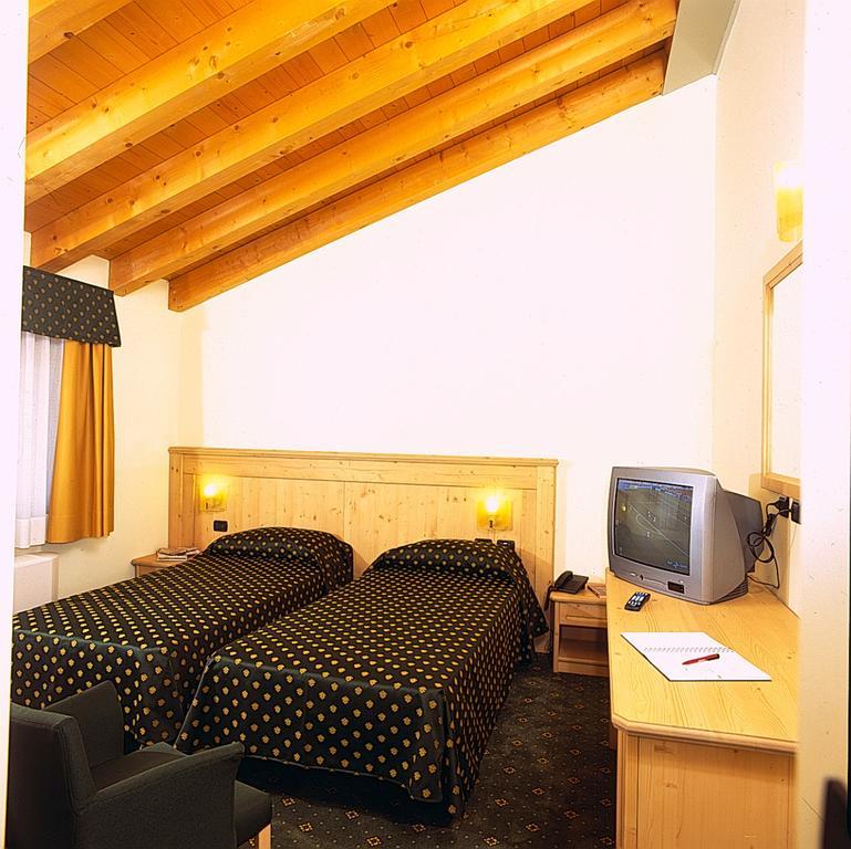 Hotel Dall'Ongaro Ghirano エクステリア 写真