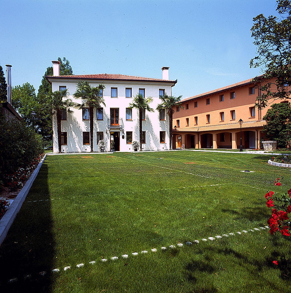 Hotel Dall'Ongaro Ghirano エクステリア 写真