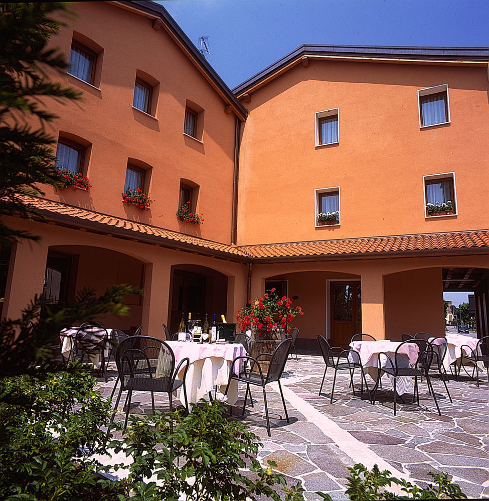 Hotel Dall'Ongaro Ghirano エクステリア 写真