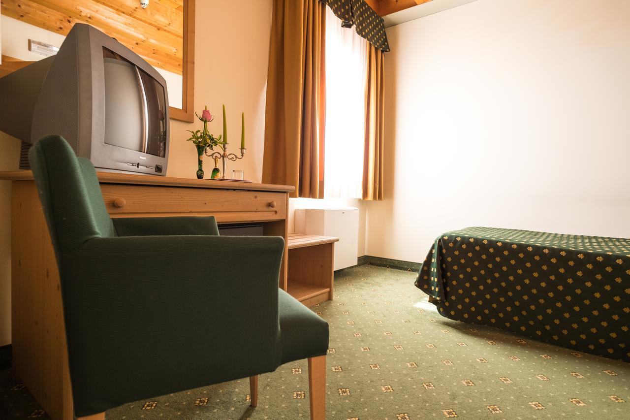 Hotel Dall'Ongaro Ghirano エクステリア 写真