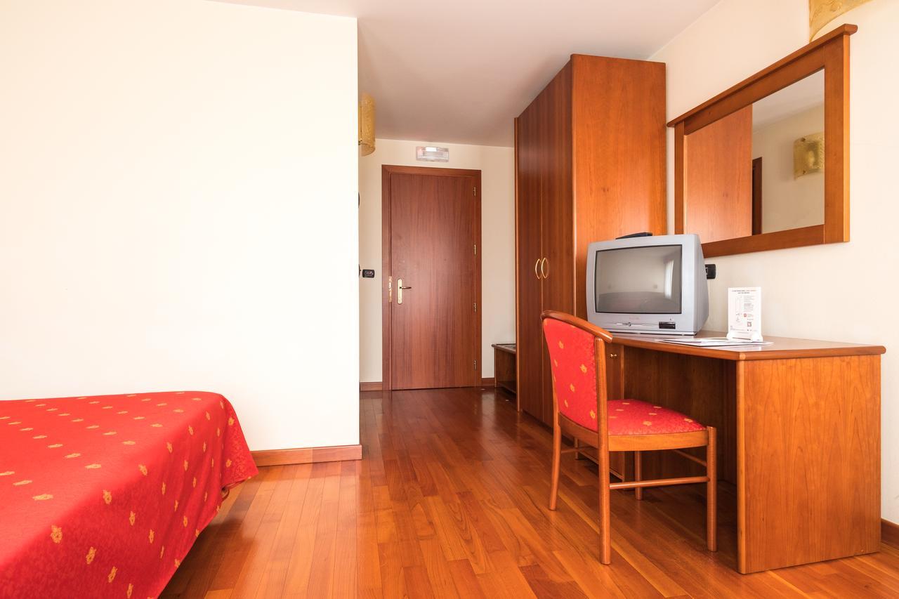 Hotel Dall'Ongaro Ghirano エクステリア 写真