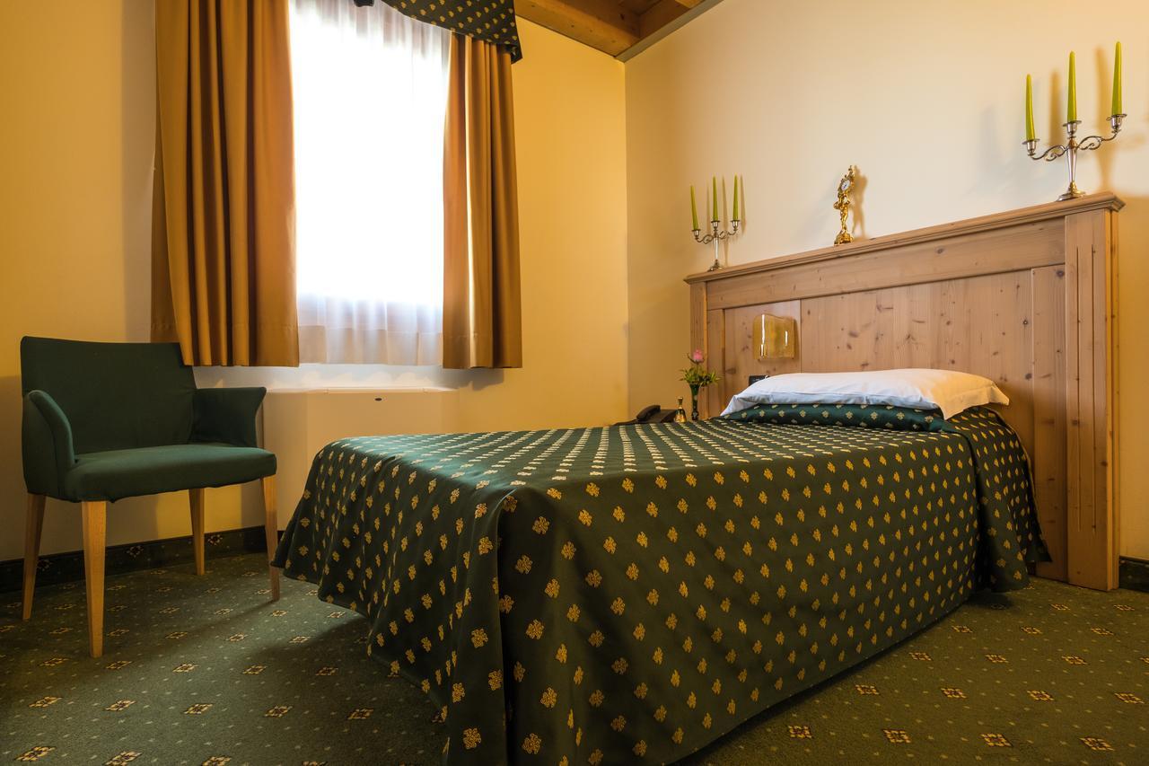 Hotel Dall'Ongaro Ghirano エクステリア 写真