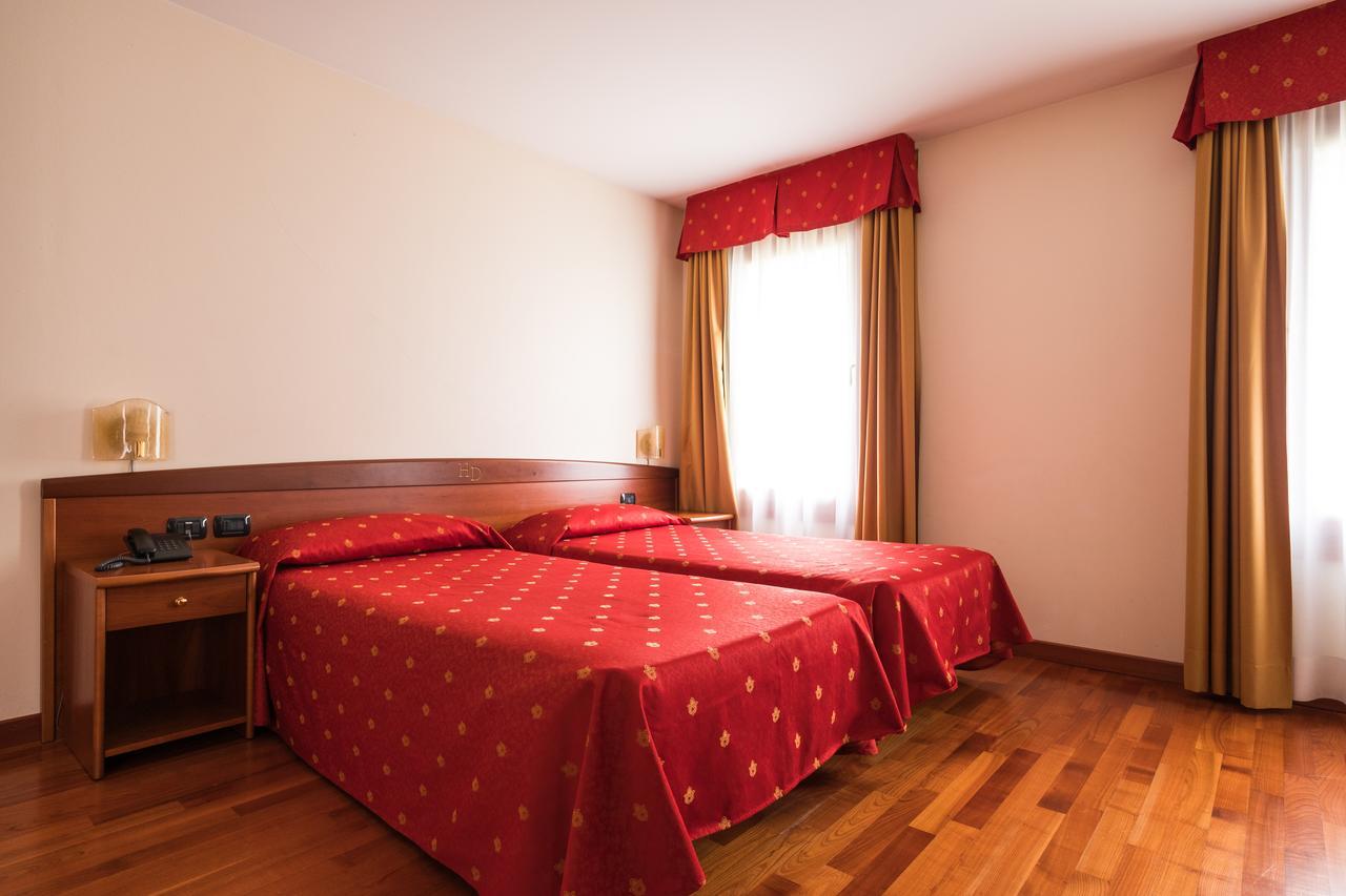 Hotel Dall'Ongaro Ghirano エクステリア 写真